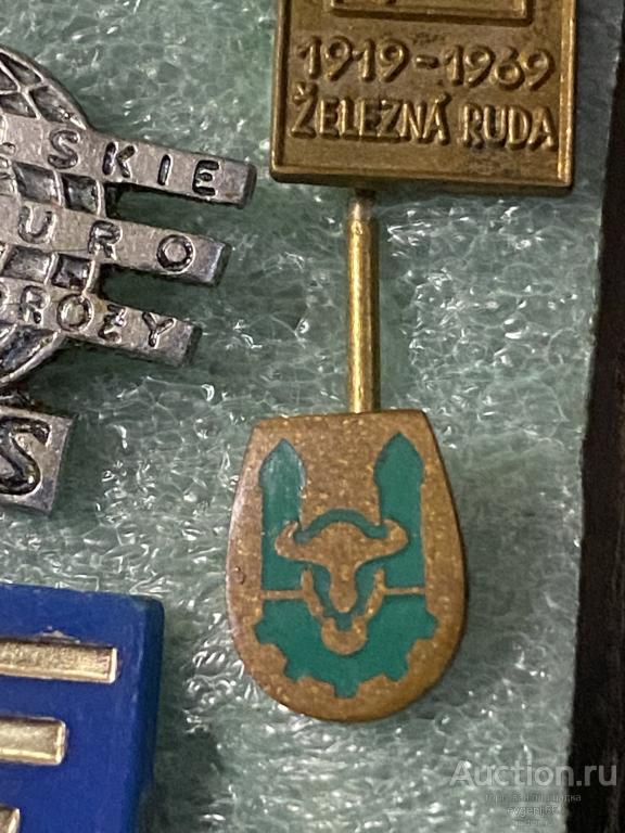 Знак ИНОСТРАННЫЙ Значок  РОГА. ГОЛОВА БЫКА. ПРОМЫШЛЕННОСТЬ. ТЯЖЕЛЫЙ. ЭМАЛЬ ЗЕЛЕНЫЙ РЕДЧАЙШИЙ RRR