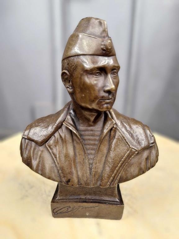 Путин в пилотке 411 Бюст (мал). Бронза