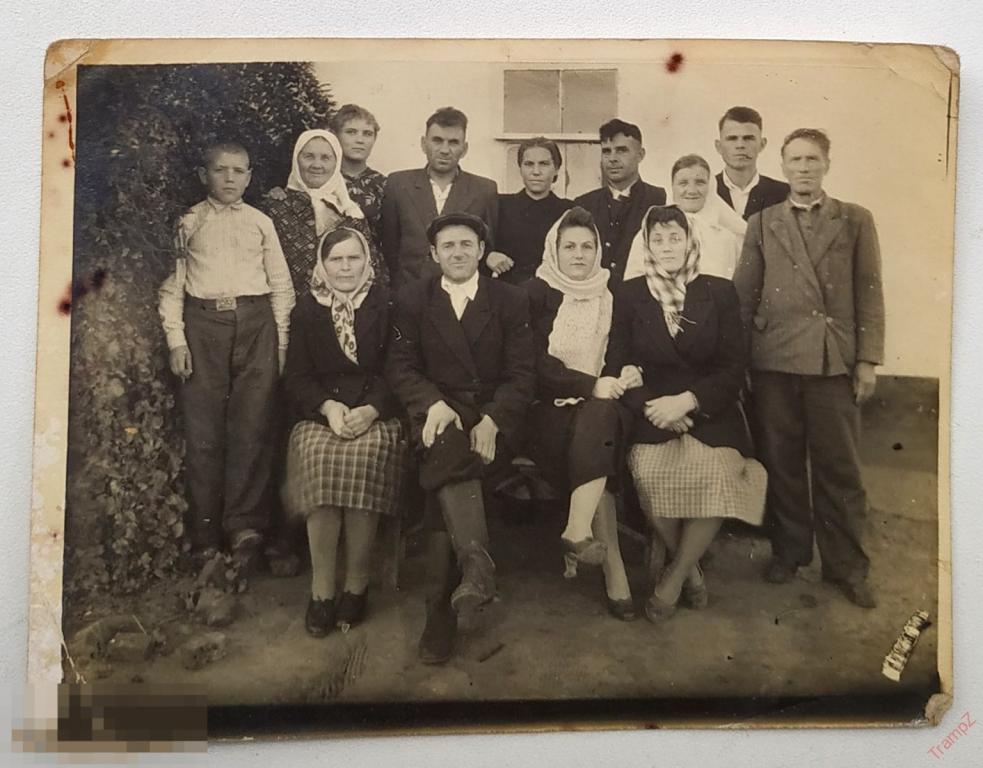 Фотография советские люди, девушки в платках, пряжка РУ ремесленное училище #127