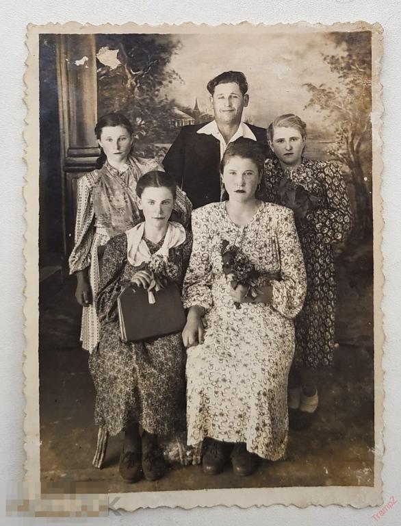 Фотография портрет девушки в платьях, мода одежда прическа сумочка #127