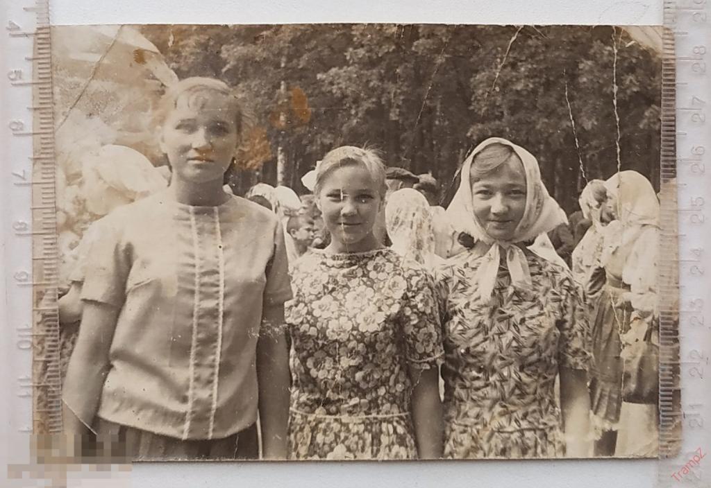 Фотография девушки в платьях. мода одежда платок #131