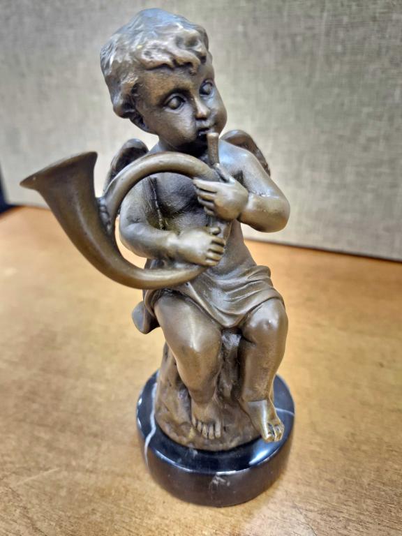 Амурчик с трубой 685 бронза. Статуэтка
