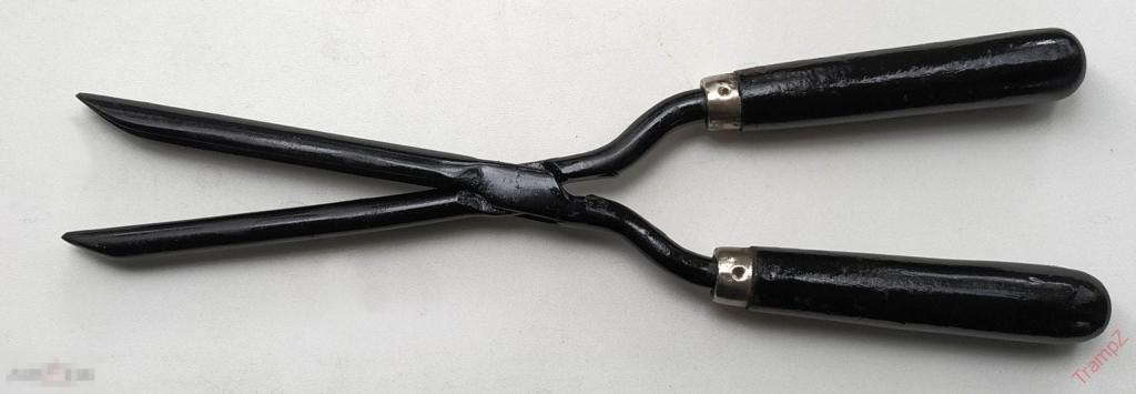 Щипцы для завивки волос (плойка)