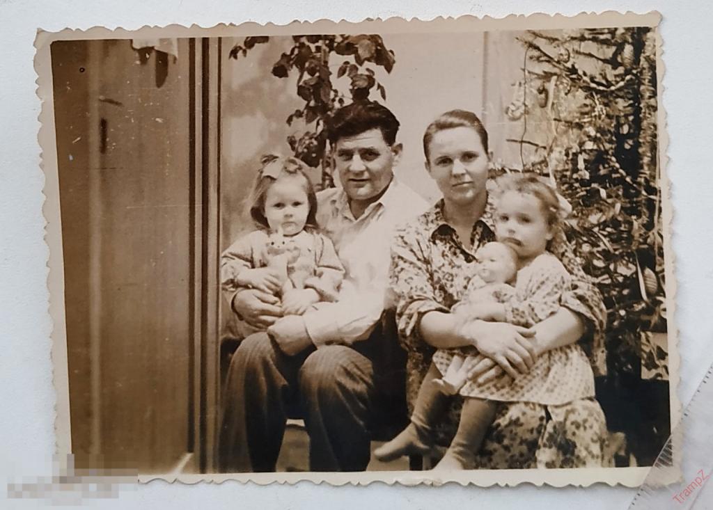 Фотография семья дети Новый год елка игрушка заяц кукла #129*