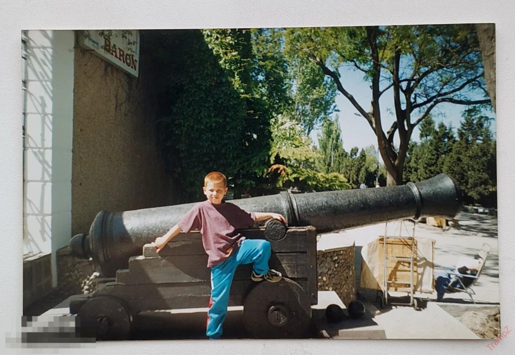 Фотография цветная Крым Феодосия набережная пушка орудие у картинной галереи Айвазовского #133*