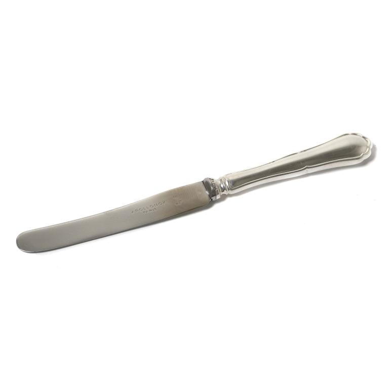 Обеденный нож с серебряной ручкой. ​ Германия