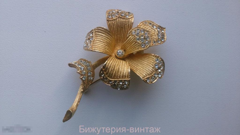 3068 брошь цветок позолота кристаллы винтаж бижутерия США