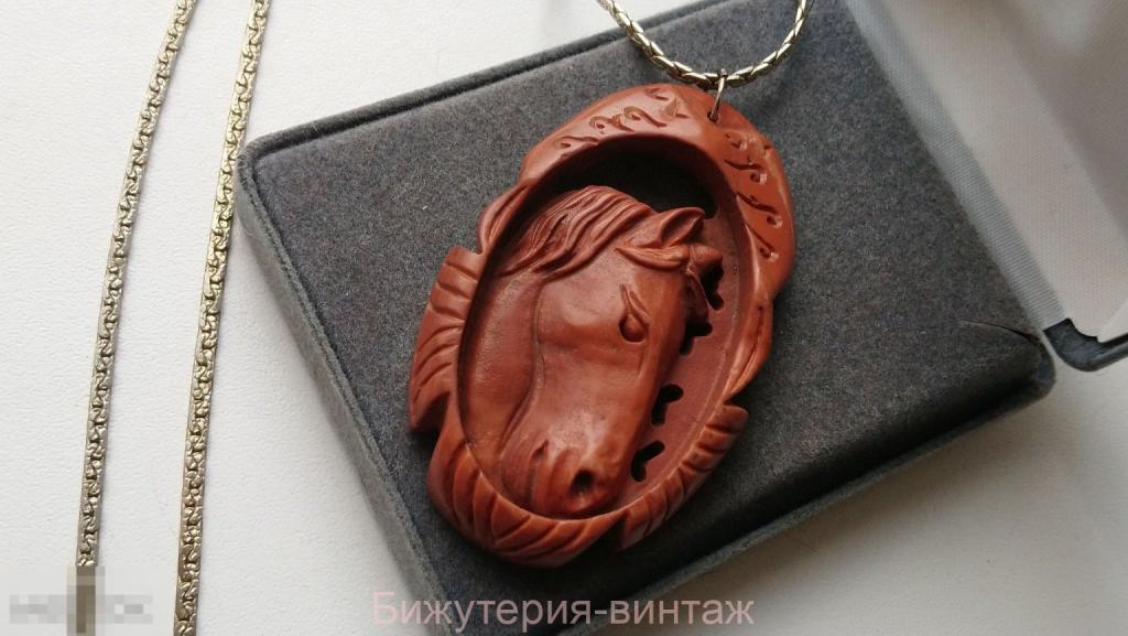 Лошадь подвеска натуральный камень яшма мельхиор цепочка бижутерия винтаж