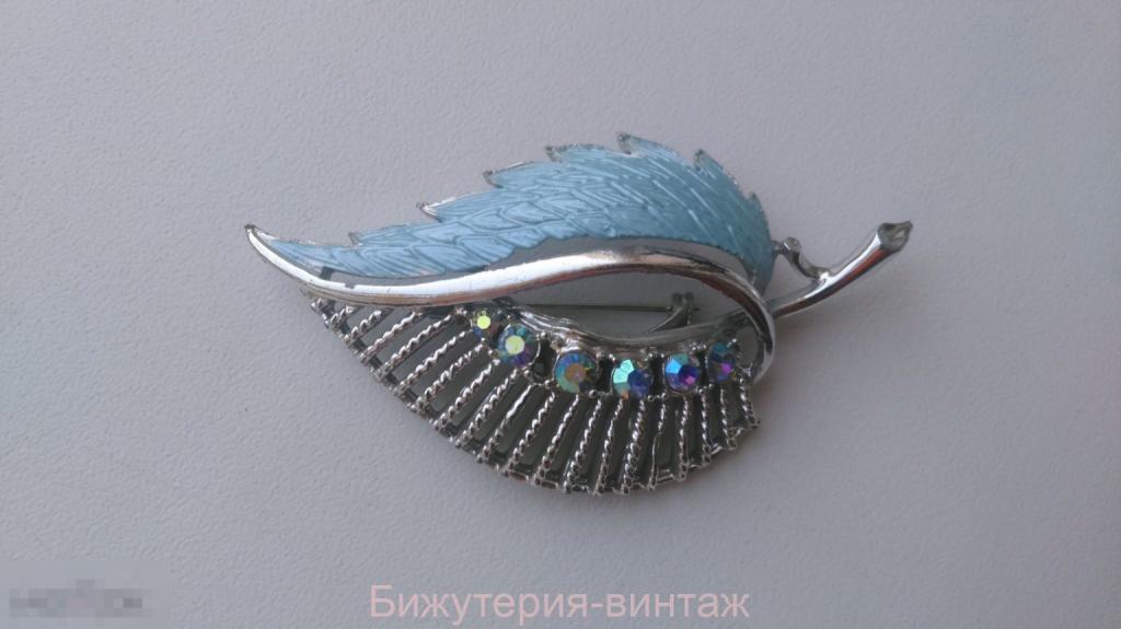 2073/3 брошь Лист голубая эмаль кристаллы бижутерия винтаж США