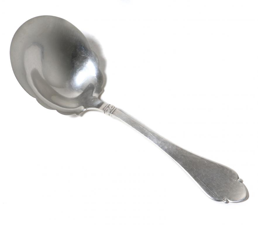 Серебряная сервировочная ложка. Ввезена в Швецию, 1923 год.