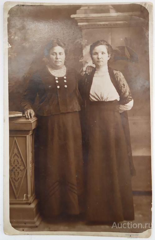 Фото на картоне. Старинная фотография фото до 1917 года. РИ. девушки. Семья