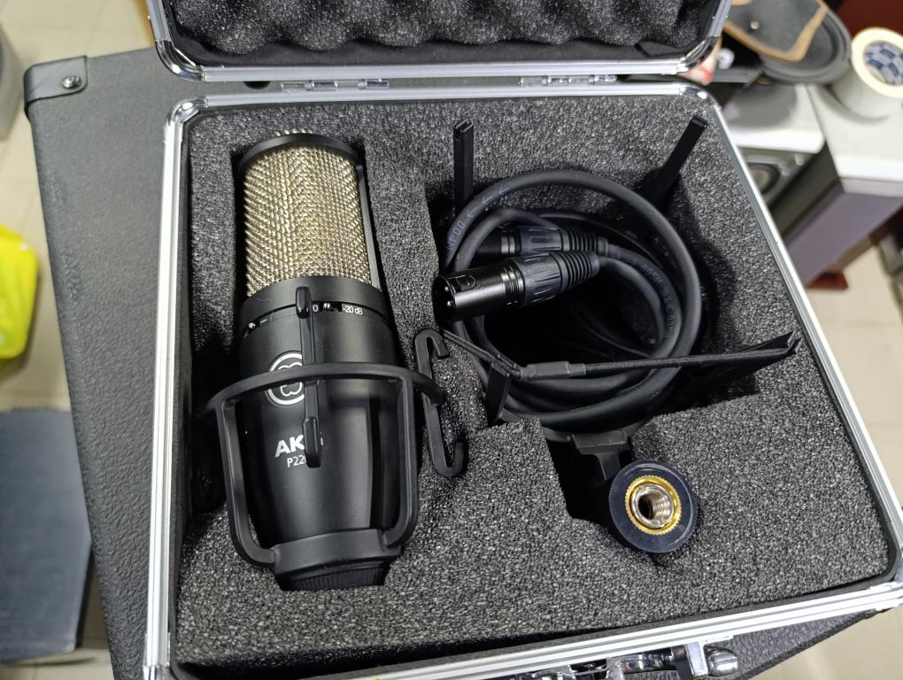 Микрофон конденсаторный AKG P220 комплект