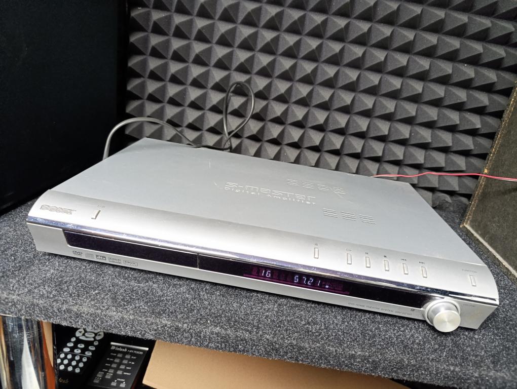 DVD-проигрыватель с усилителем Sony HCD-DZ100K пульт и кабели