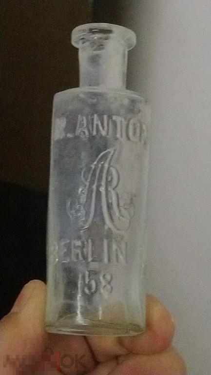 Редкая старинная бутылочка ANTON BERLIN флакон пузырек медицина Германия 1900