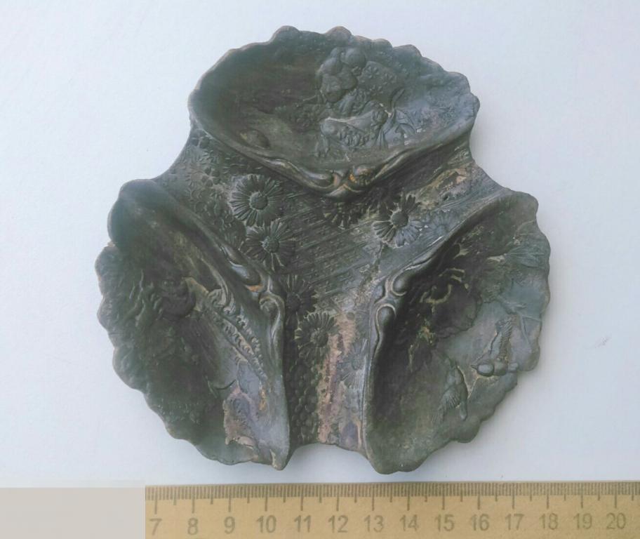 Старинная пепельница блюдце Гейша птицы олово Япония 1920