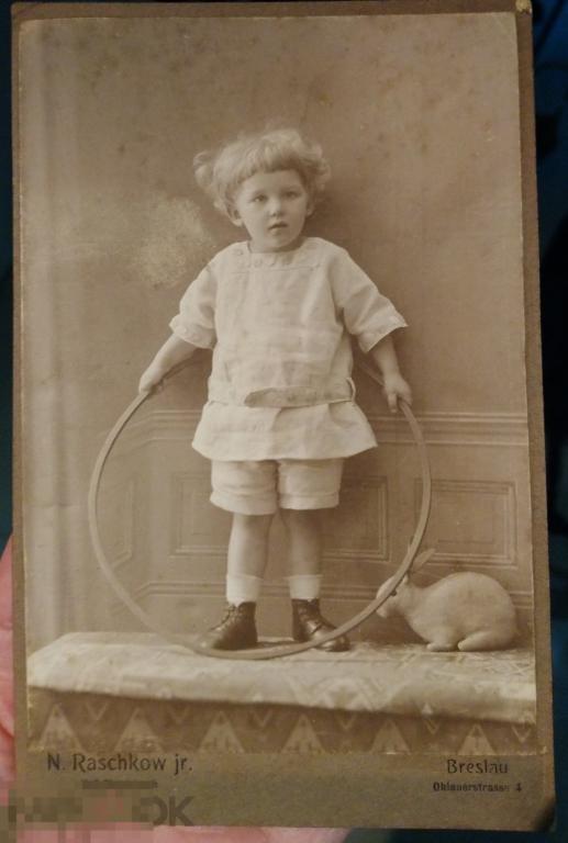 Девочка с обручем кролик костюм ребёнок детство Breslau старинное фото довоенная Германия