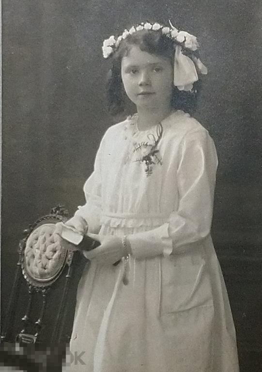 Девочка букет платье стул книга ботинки старинное фото довоенная Германия 