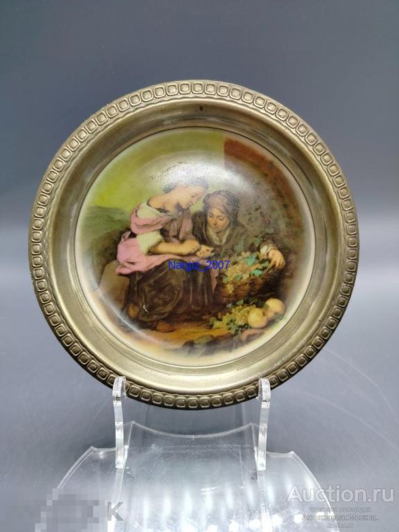 Декоративная тарелка Продавщица фруктов Фарфор