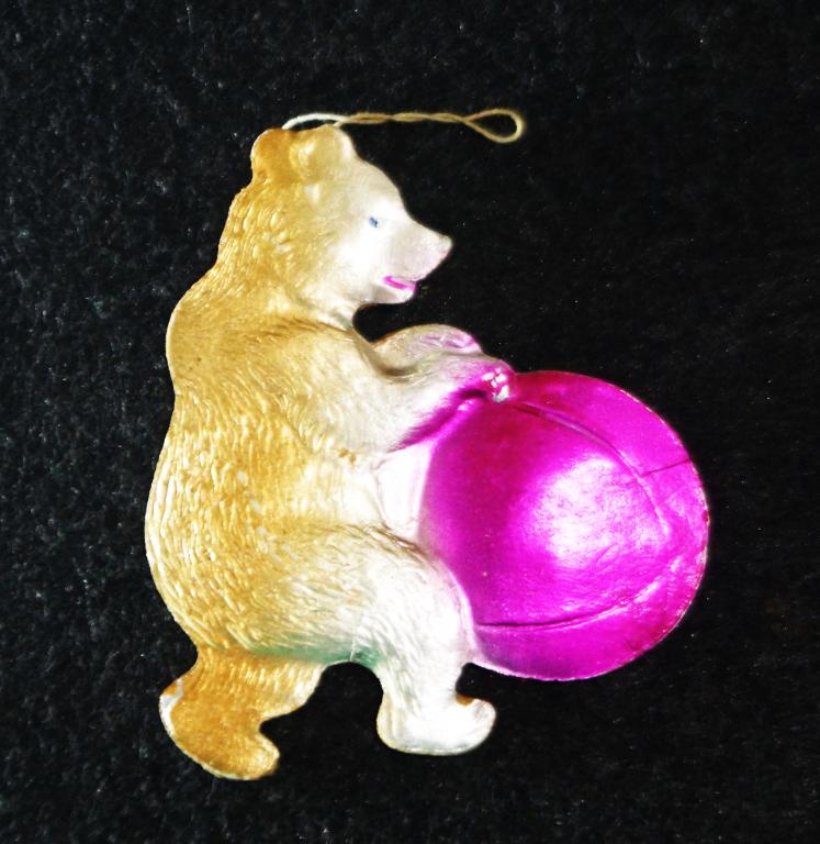 Старая елочная игрушка СССР картонаж Медведь с мячом. Люкс.