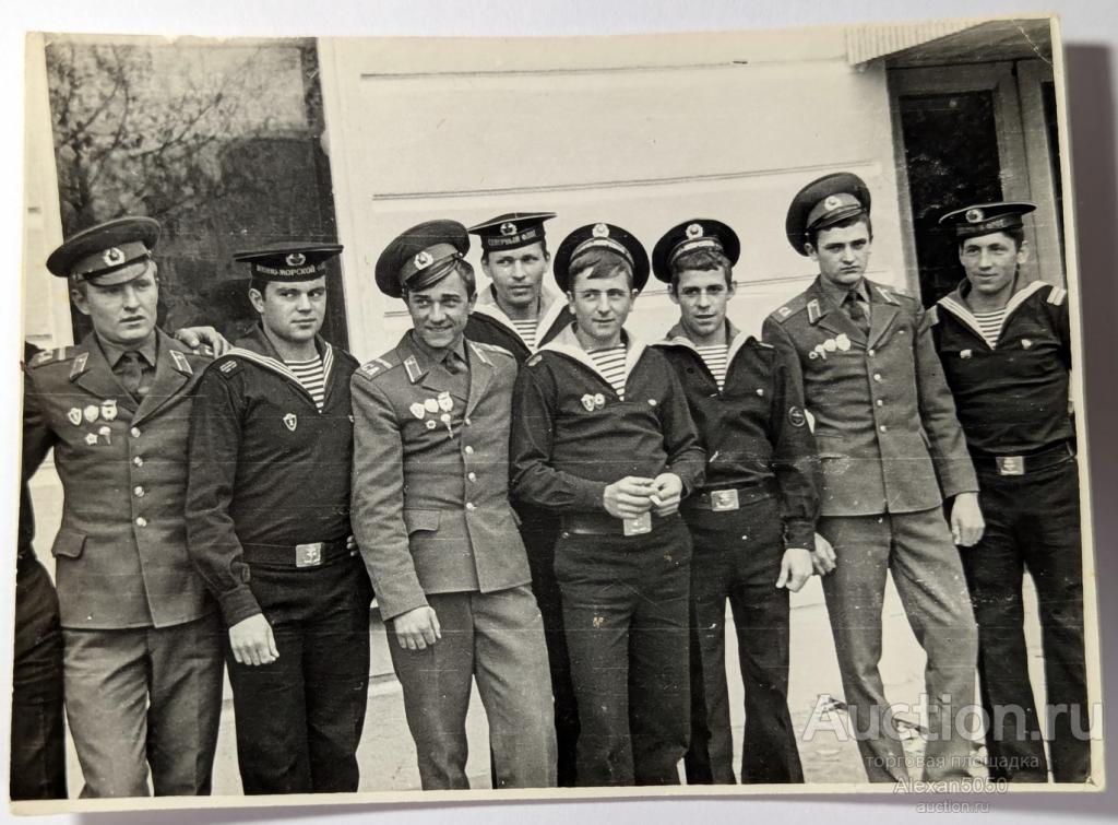 Фото групповое ВДВ и ВМФ Десантники и моряки ВМФ значки