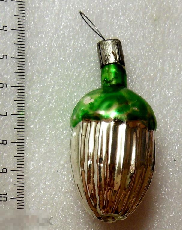 ЖЕЛУДЬ С33 старая елочная игрушка ..1..