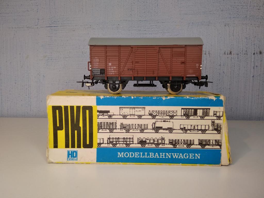 16мм.(HO) Piko 2-х осный крытый вагон DR в коробке