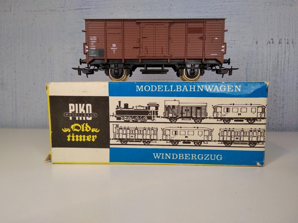 16мм.(HO) Piko 2-х осный крытый вагон DB в коробке