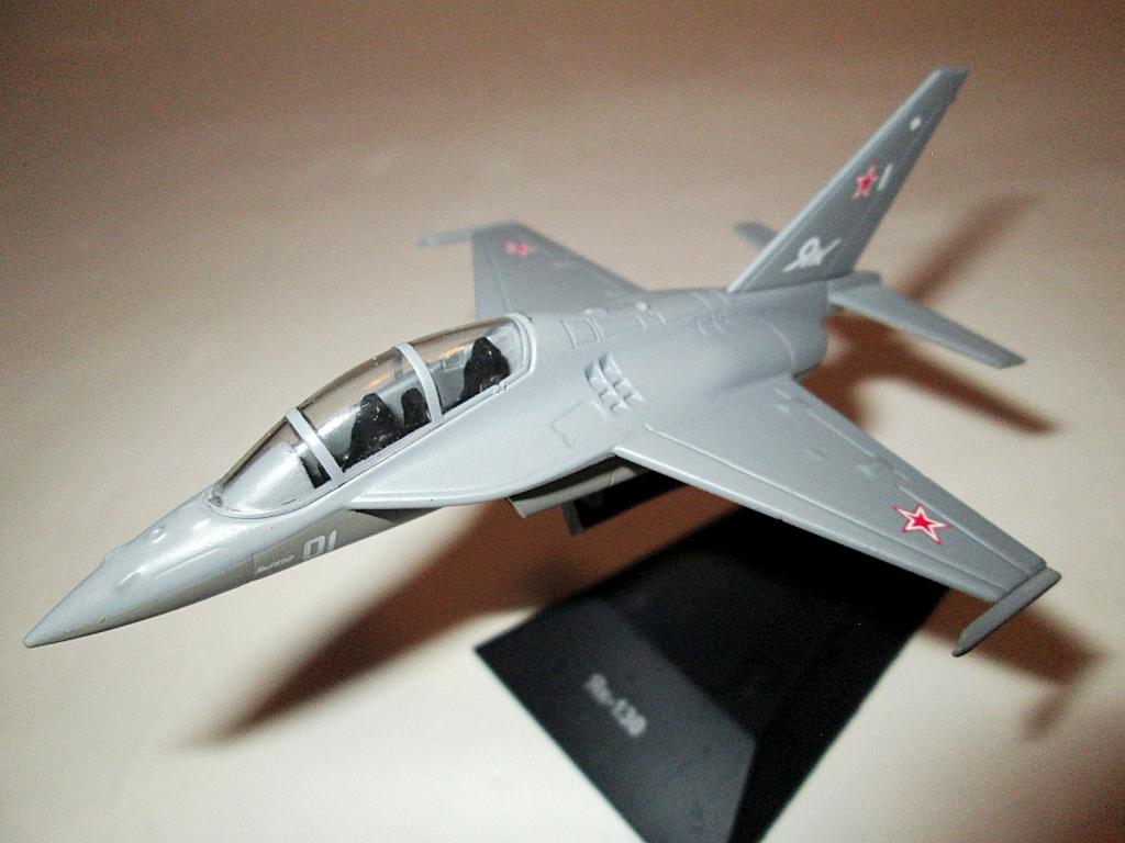 модель самолета Як-130 (Легендарные самолёты) №96 (ВНИМАНИЕ!!! читайте описание)