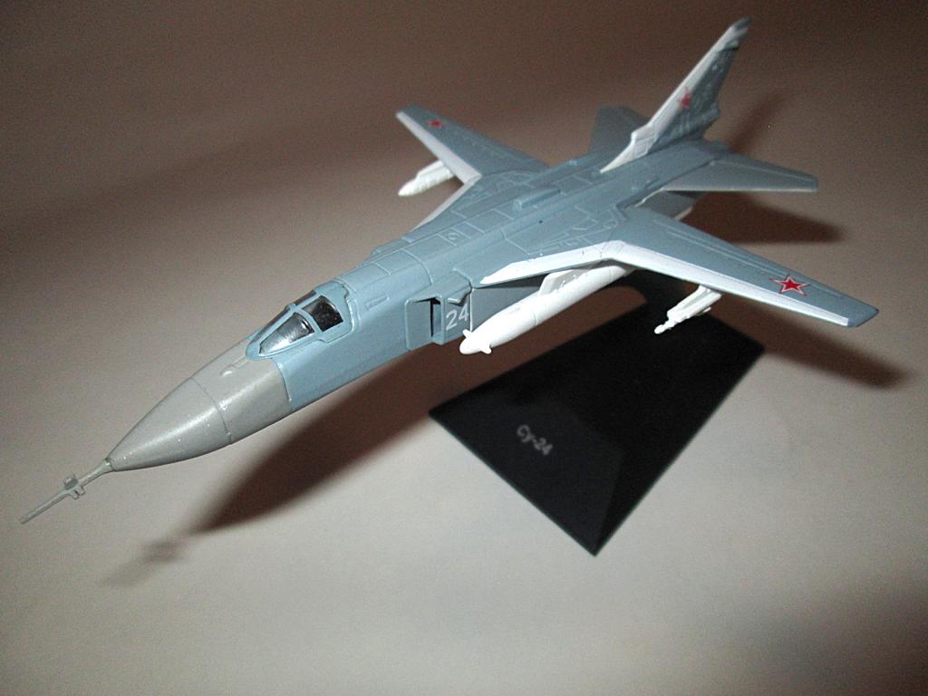 модель самолета Су-24 (Легендарные самолёты) №10 (ВНИМАНИЕ!!! читайте описание)
