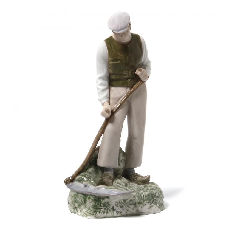 Фарфоровая фигура "Косарь". Bing & Grondahl.