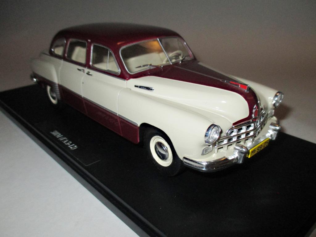 1-24 модель авто ЗИМ-12 ( ГАЗ-12) (Легендарные Автомобили). Ашет - Hachette