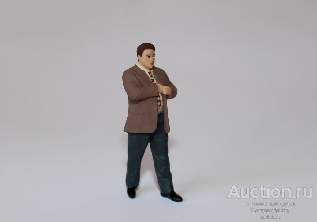 Фигурка в масштабе 1:43 Серьезный мужчина