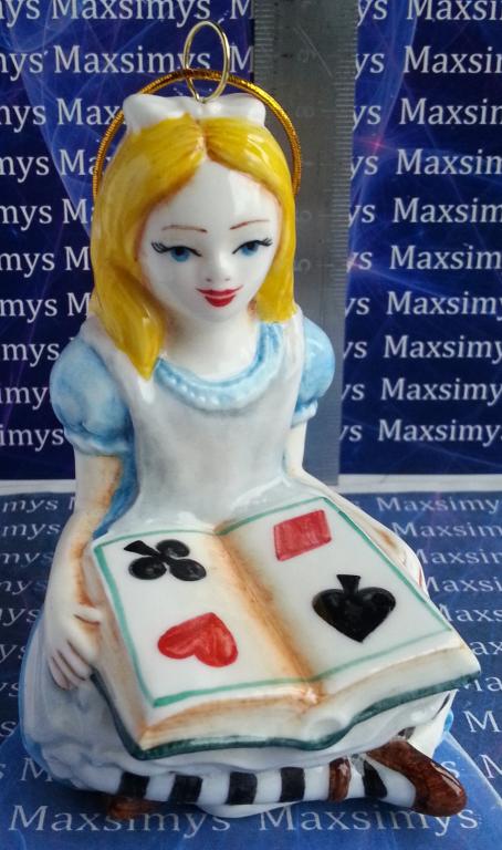Алиса из "Алиса в стране чудес". Елочная игрушка (статуэтка) из фарфора.