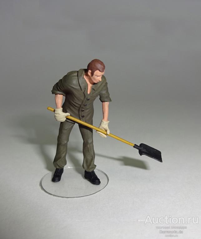 Фигурка в масштабе 1:43 Строитель с лопатой