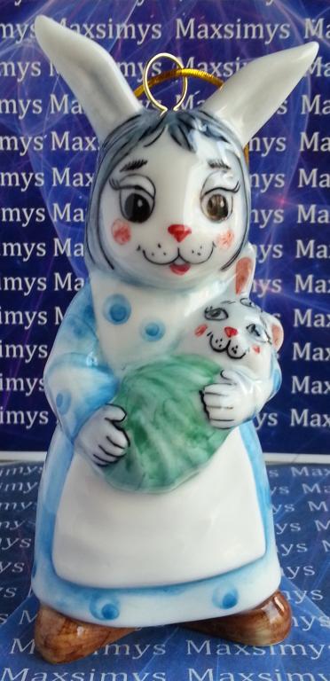 Мама зайчиха из мультфильма "Мешок яблок". Елочная игрушка (статуэтка) из фарфора.
