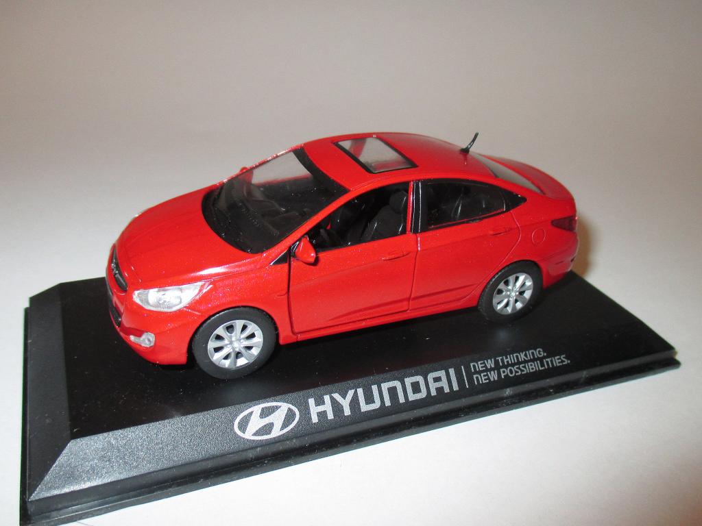 модель авто 1-43 Hyundai Solaris - Хендай Солярис (на подставке), читайте описание!!!