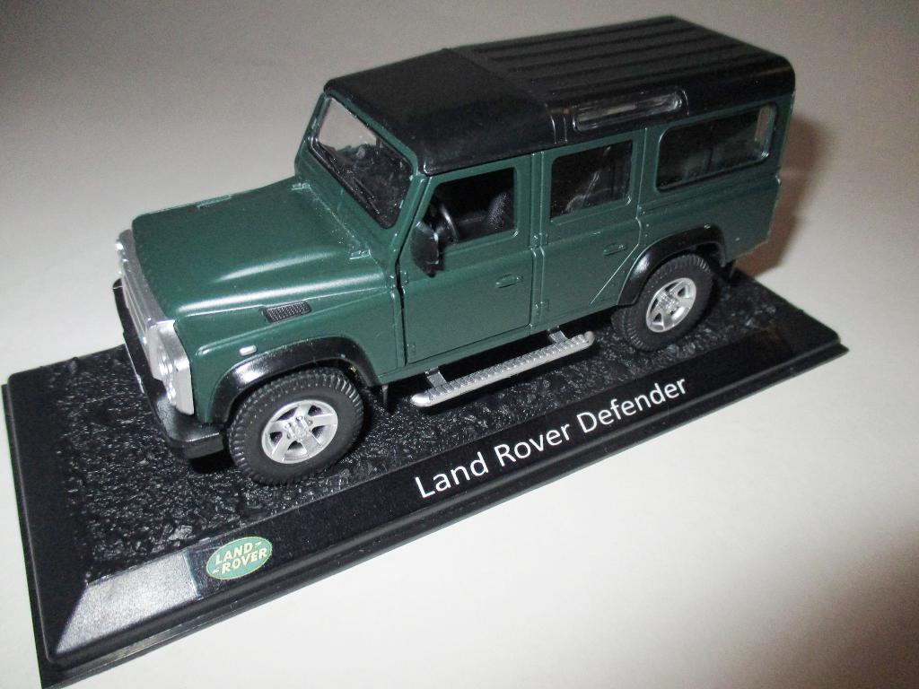модель авто Ленд Ровер Дефендер - Land Rover Defender (на подставке), читайте описание!!!