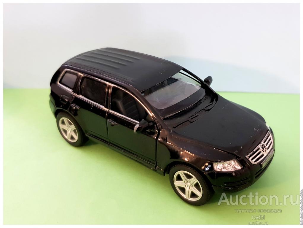 Машинка Volkswagen Touareg 1:38 Kinsmart б/у. Длина 12,5 см.