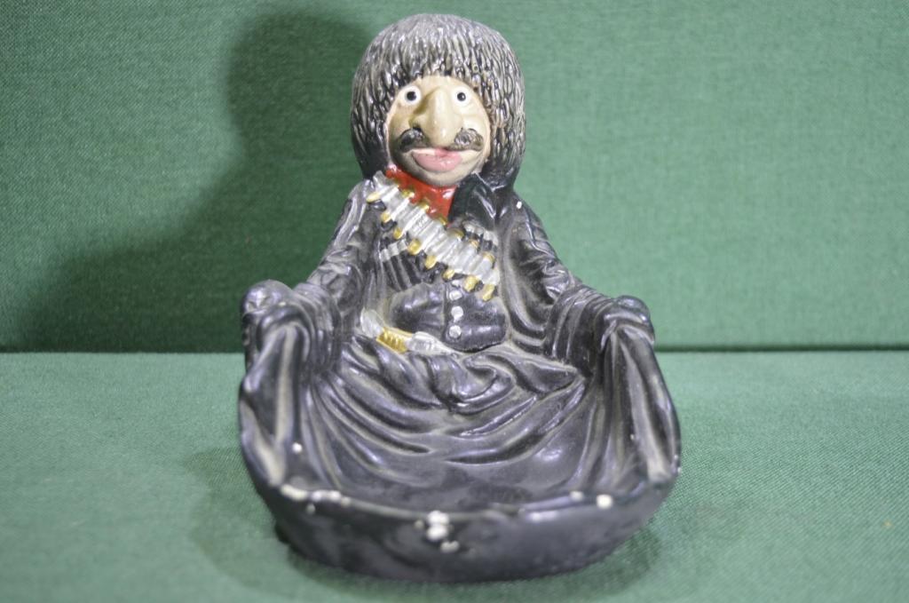 Пепельница "Грузин джигит горец". Гипс, краска.
