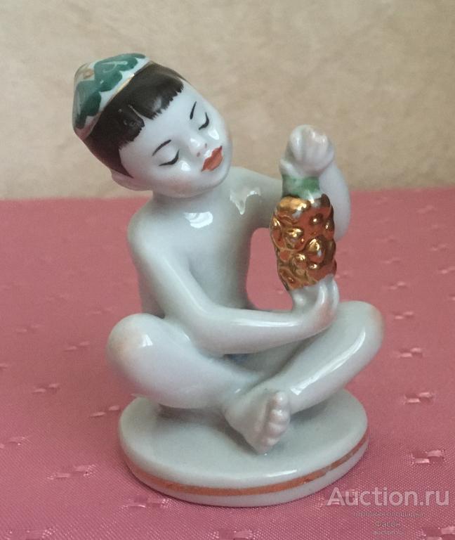 Статуэтка Мальчик с Виноградом ЛФЗ