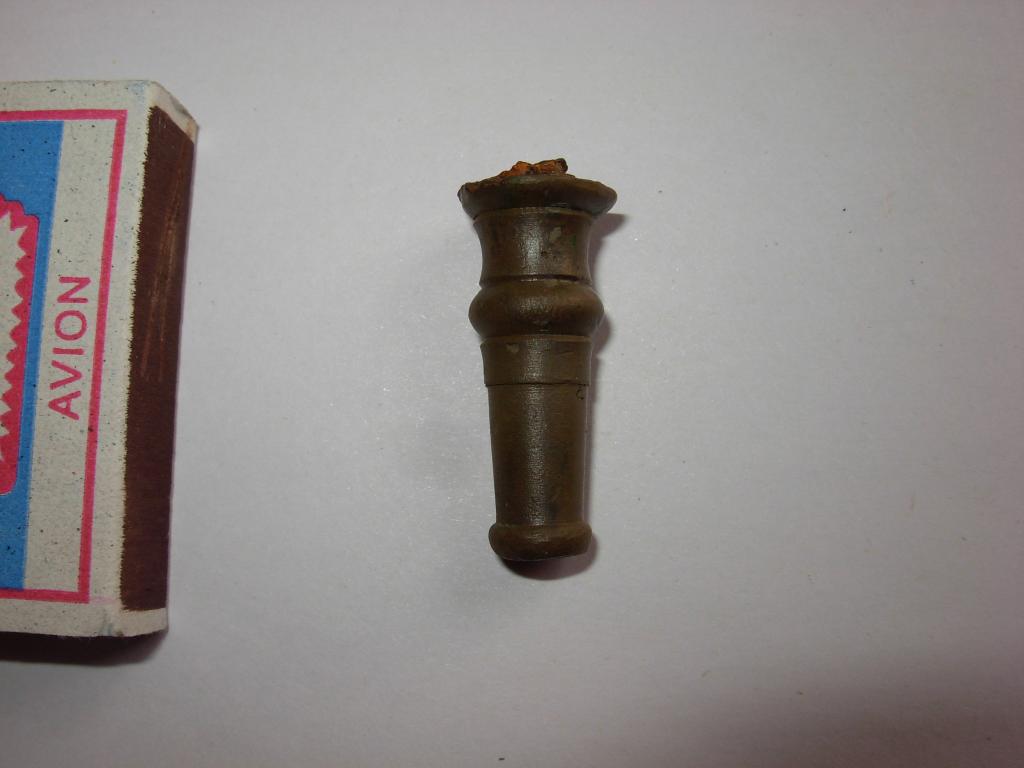 Ось оська старинная , литая бронза , патина , элемент письменного прибора ? ступица , нога , ножка