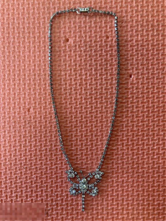 Бусы колье подвеска бабочка стразы