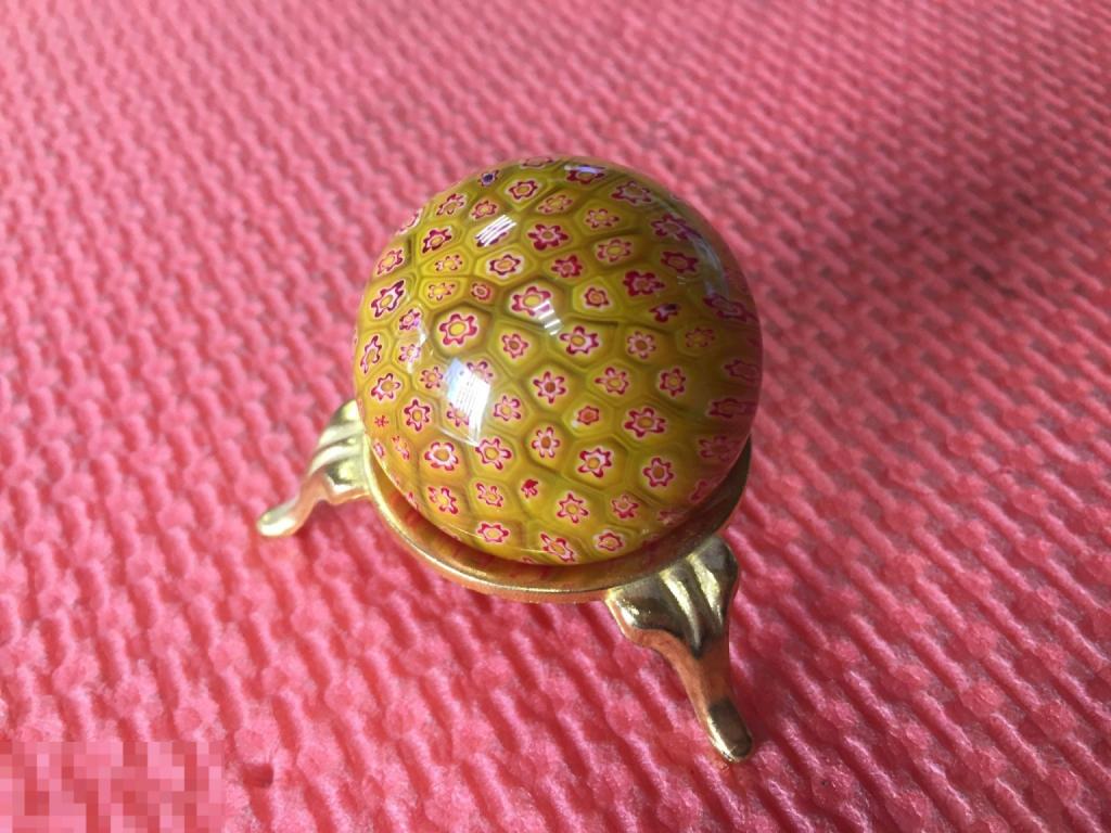 Красивый шар сувенир стекло диаметр 40 мм на подставке