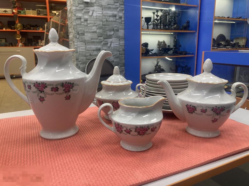 Сервиз чайный розы Рига фарфор чайник тарелка блюдце молочник сахарница СССР RIGA