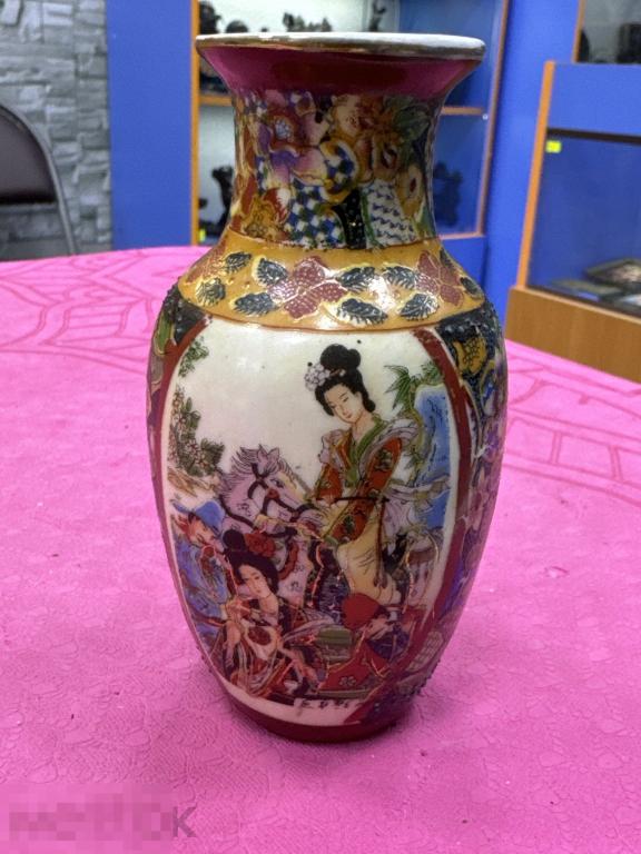 Ваза Вазочка из фарфора. Старый Китай? Клеймо. Целая. Н-11 см