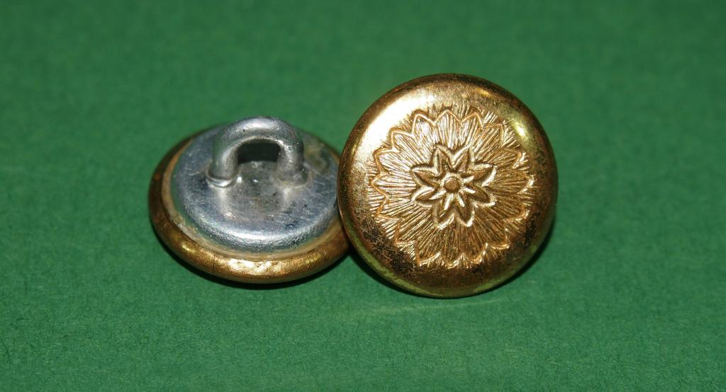 Старинная маленькая пуговица - Восьмиконечная звезда - Франция - металл - ⌀ 13 мм. - Цена за 1 шт.