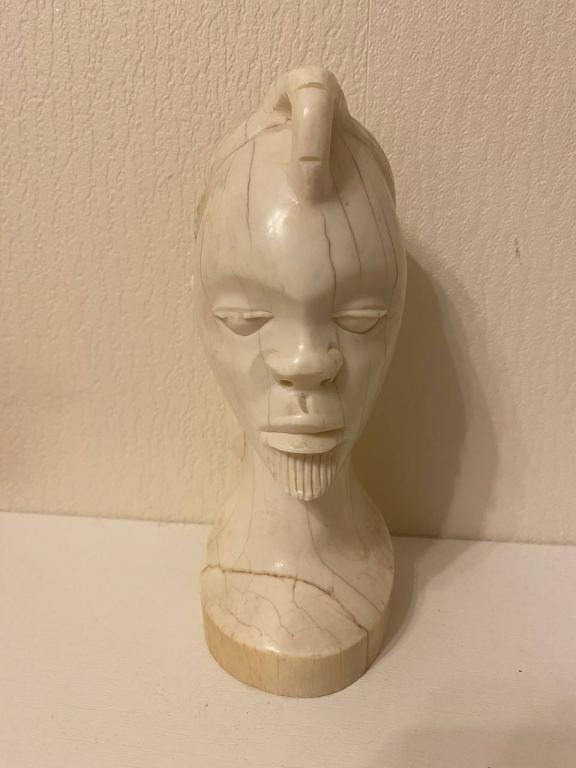 Статуэтка из слоновой кости 20 века