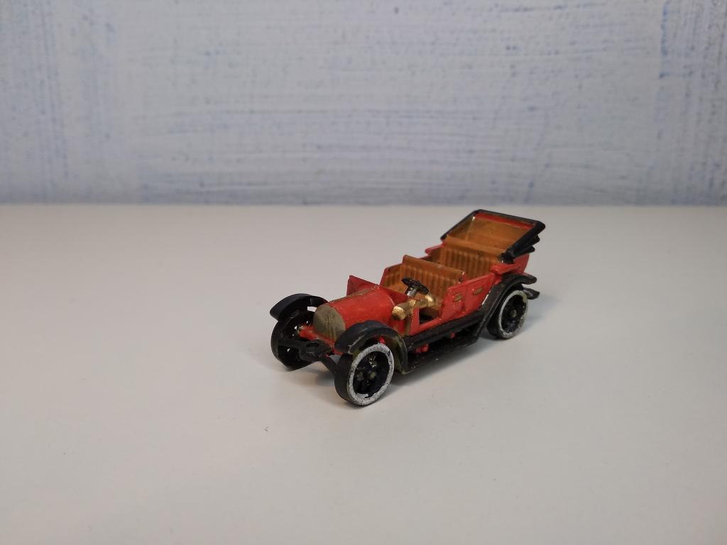 16мм.(HO) Ретро автомобиль красный