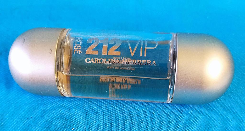 Eau de Parfum   CAROLINA HERRERA   212 VIP  ROSE   30 ml    Spain    (Д 28 )