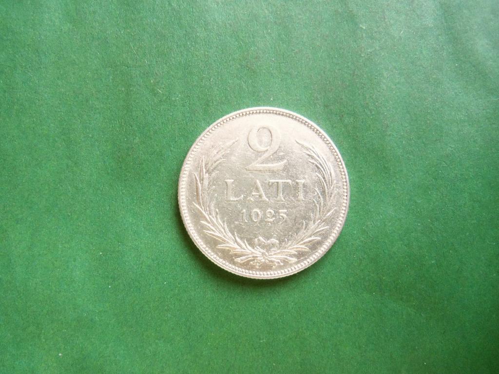 Латвия 2 лата 1925 г.,серебро.